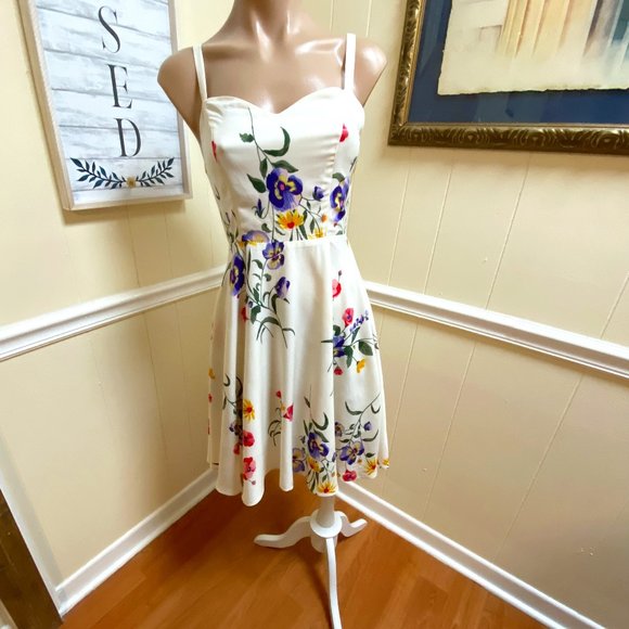 Old Navy Dresses & Skirts - Old Navy Cami White Floral dress Women M